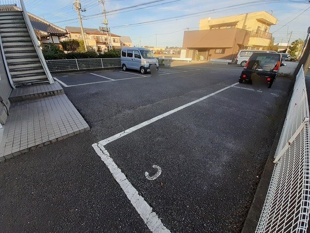 駐車場　駐車場に車を止められます