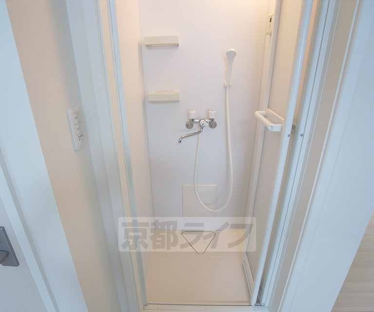 バス・シャワールーム　各部屋にシャワールーム完備です。