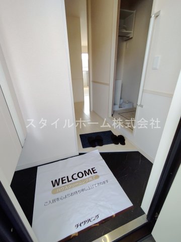 玄関　別部屋写真です。