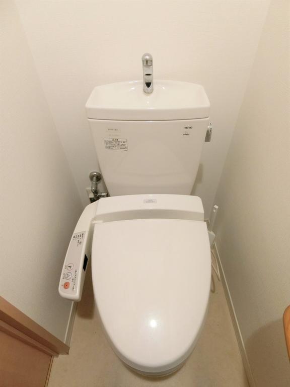 トイレ　☆温水洗浄便座完備の清潔感のあるトイレです☆