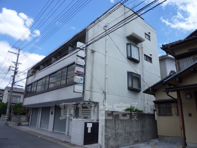 京都市山科区大宅御供田町のマンションの建物外観