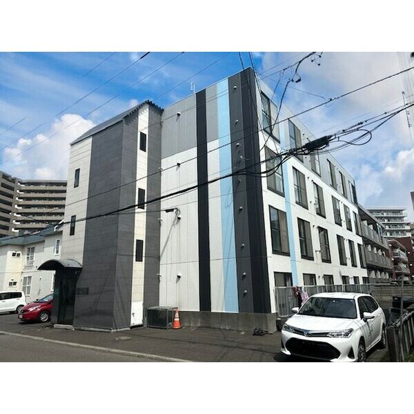 札幌市北区北三十七条西のアパートの建物外観