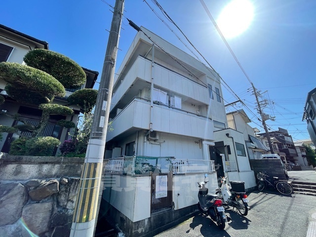 茨木市三島丘のマンションの建物外観