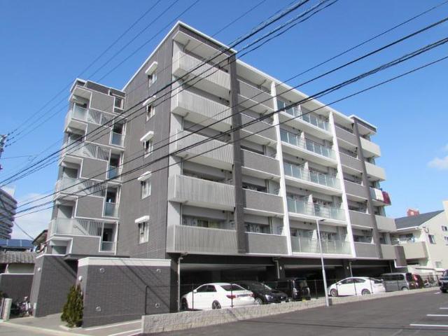 福岡市東区松田のマンションの建物外観