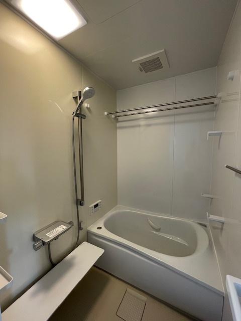 バス・シャワールーム　太陽熱利用温水、物干棒2本付