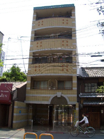 京都市下京区神明町のマンションの建物外観