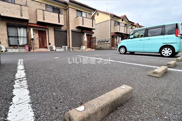 【鹿嶋市港ケ丘のアパートの駐車場】