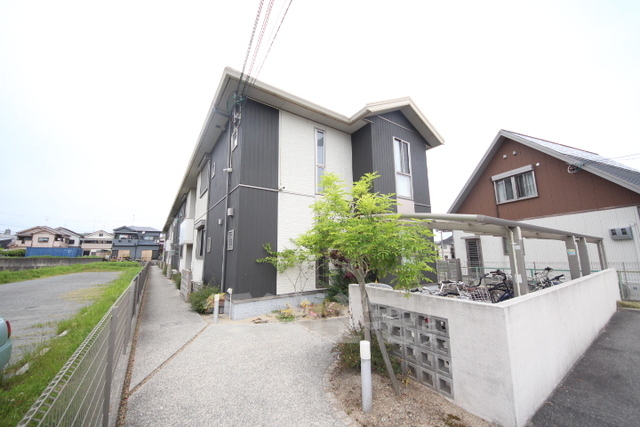 【北葛城郡王寺町畠田のアパートの建物外観】