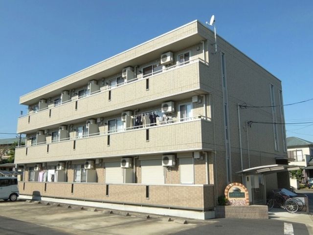 小田原市清水新田のアパートの建物外観