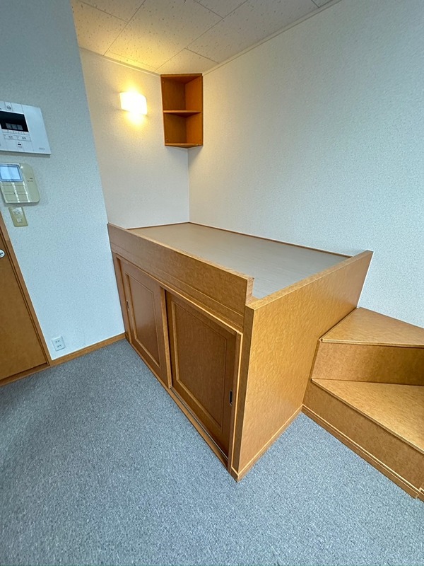 収納　ベッドの下は収納になっています