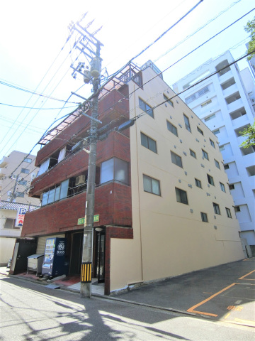 【広島市中区住吉町のマンションのエントランス】