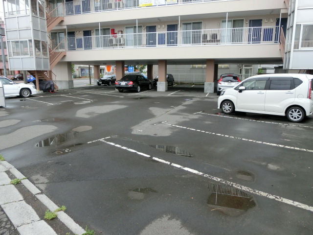 【函館市宮前町のマンションの駐車場】