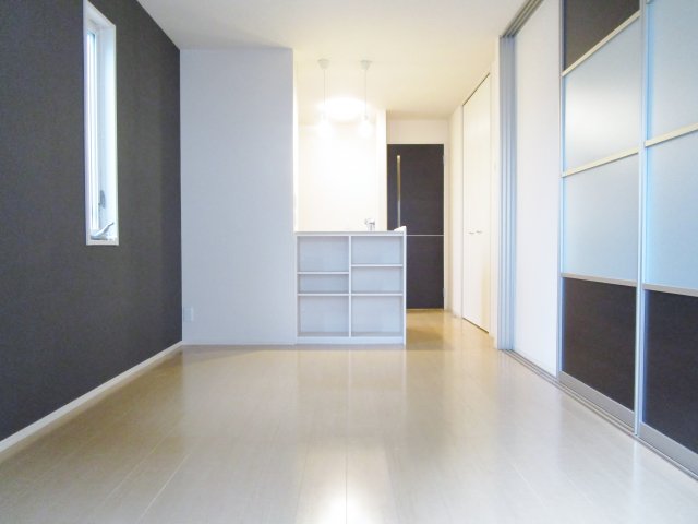 居室・リビング　小窓無