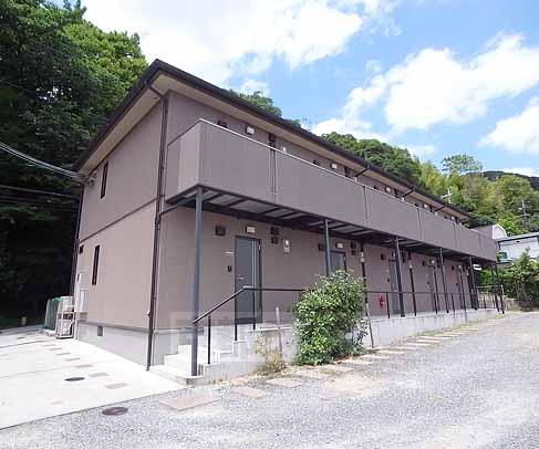 乙訓郡大山崎町字大山崎のアパートの建物外観