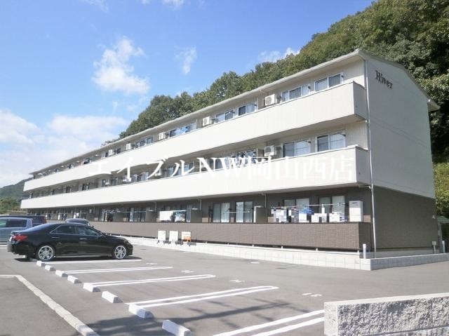 【岡山市北区御津野々口のアパートの建物外観】