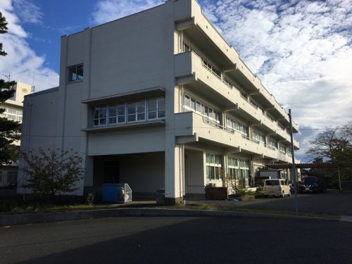 小学校　熱川小学校（小学校）まで920m