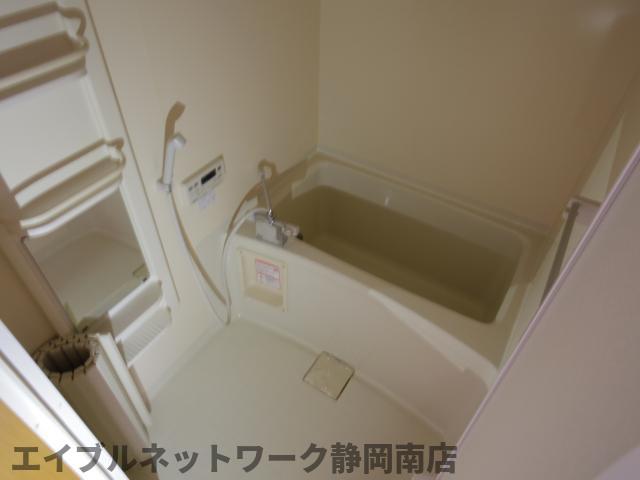 バス・シャワールーム　同イメージ反転