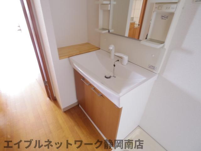 洗面設備　同イメージ反転