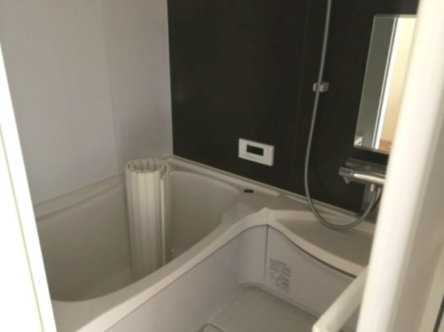 バス・シャワールーム　落ち着いた空間のお風呂です