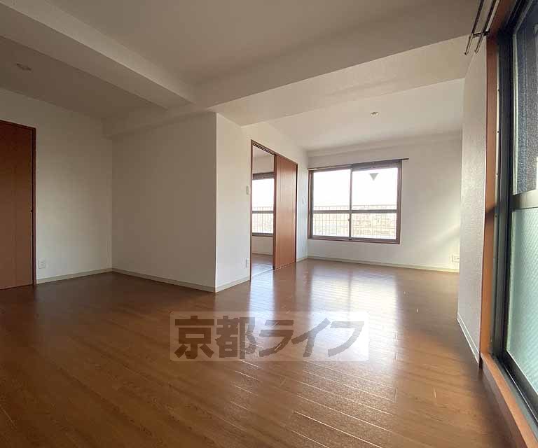 居室・リビング　地下鉄太秦天神川駅徒歩３分の好立地物件