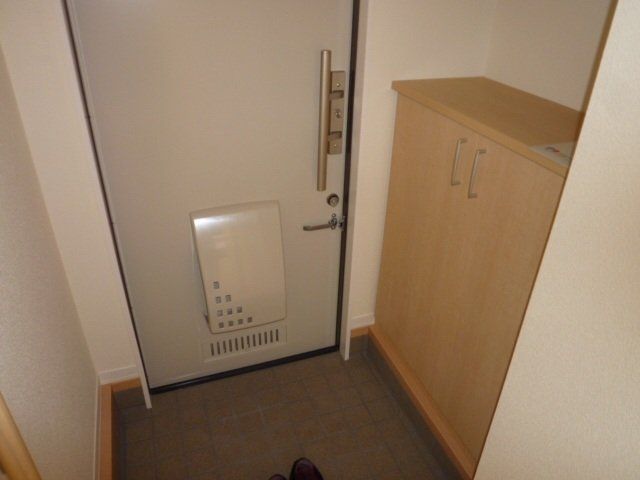 玄関　下駄箱あります