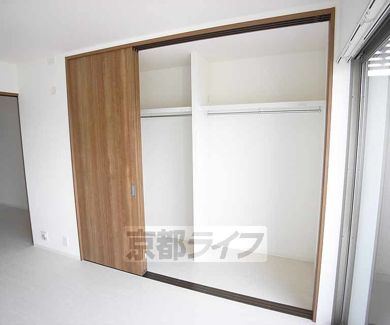 収納　クローゼットは横に広く、見渡しやすいつくり。