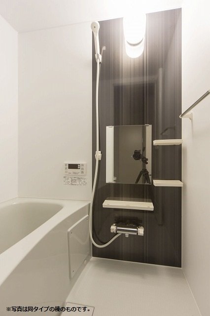 バス・シャワールーム　※写真は同シリーズ類似物件を含む為現況優先とさせて頂きます