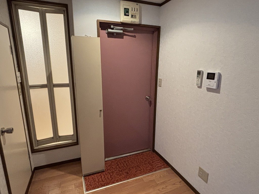 玄関　玄関　シューズＢＯＸあり