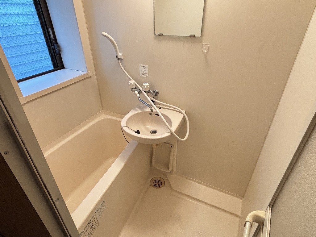 バス・シャワールーム　バストイレ別　換気窓付き