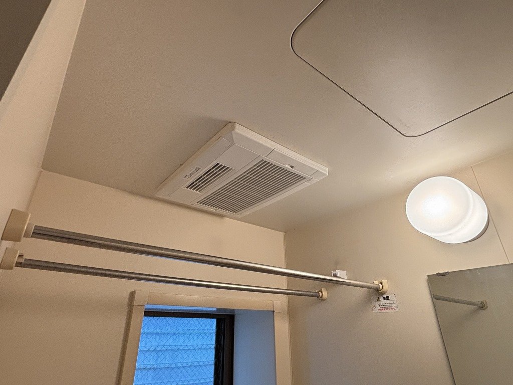 洗面設備　あると便利な浴室乾燥機付き