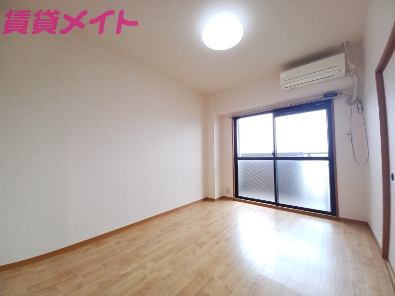 居室・リビング　同物件別部屋写真