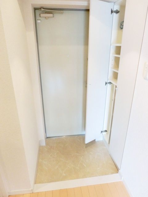 玄関　シューズボックス完備