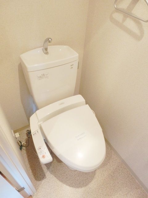 トイレ　ウォシュレット機能付き