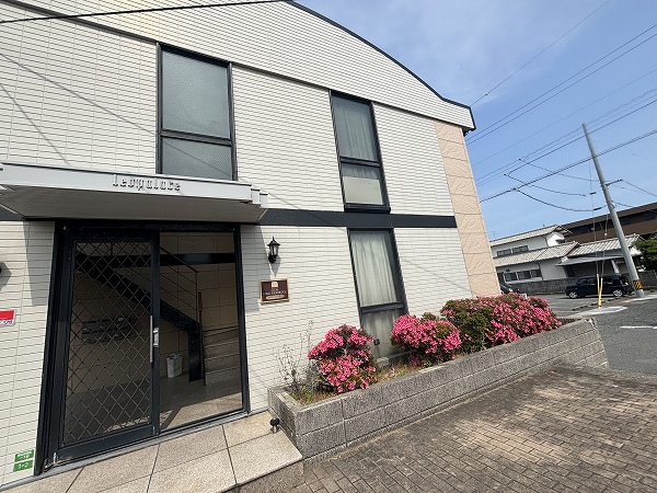 玄関　実際と異なる場合がございます。