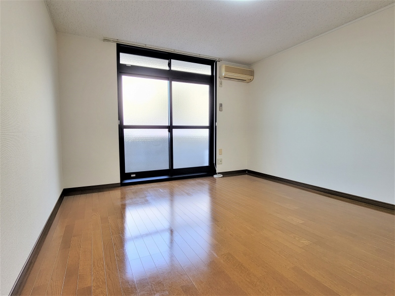 居室・リビング　家電・家具設置無のお部屋です。