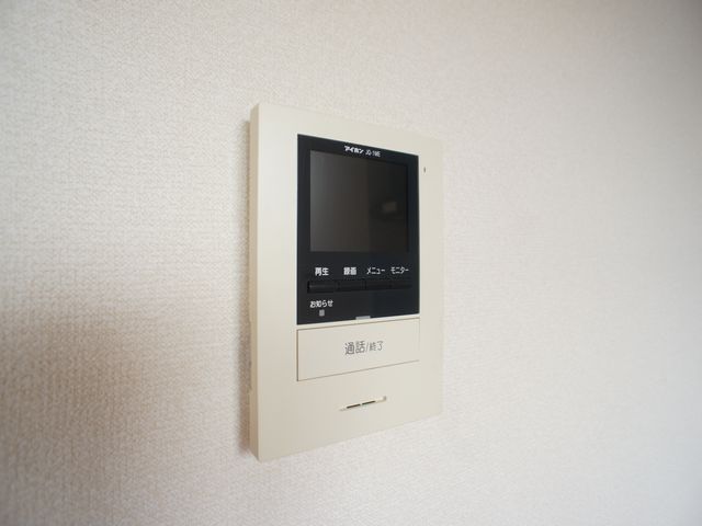 セキュリティ　訪問者の確認ができるTVドアホン付きです♪
