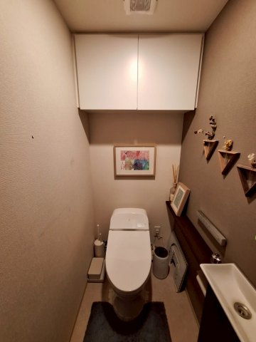 トイレ　★ローシルエットのウォシュレット一体型便器★簡易手洗い、上部