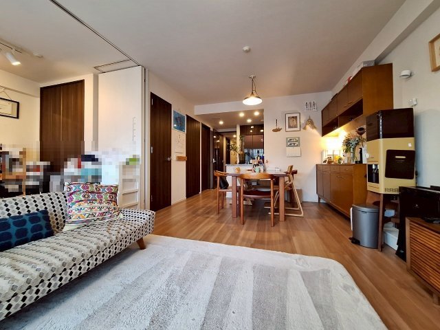 居室・リビング　★リビング広々16.1帖★洋室との間仕切りを開けてセカンドリ