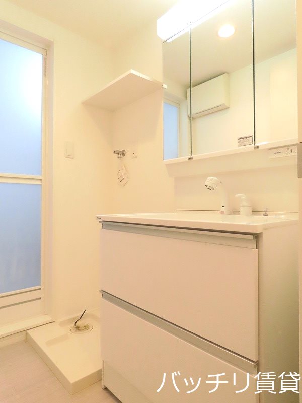 洗面設備　画像は別号室タイプの為、現状を優先致します。