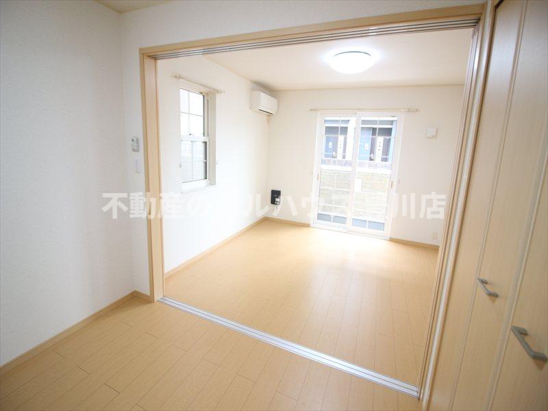 居室・リビング　写真は同建築会社類似物件