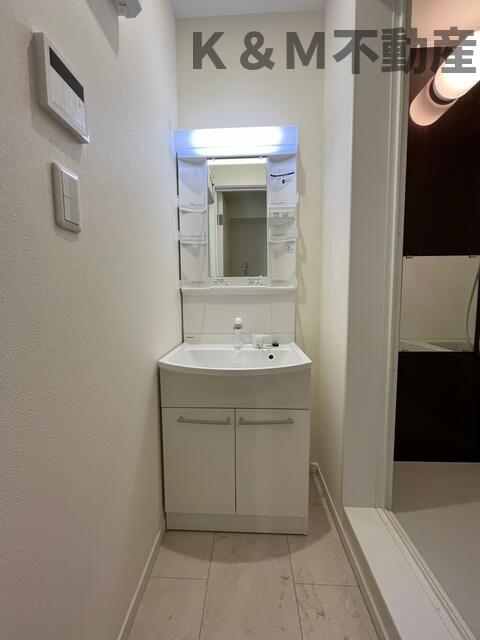 洗面設備　コンパクトで使いやすい洗面所