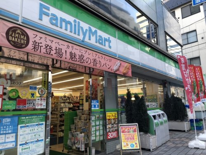 コンビニ　ファミリーマート（コンビニ）まで121m
