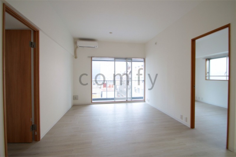 居室・リビング　別角度・リビングダイニング