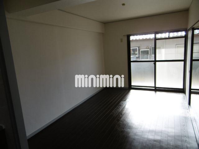 居室・リビング　日当り良好です。