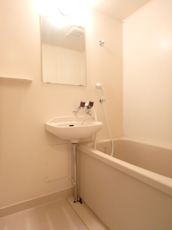 バス・シャワールーム　図面と現状に相違がある場合には現状を優先