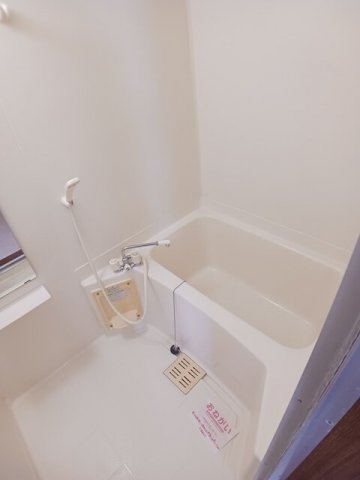 バス・シャワールーム　落ち着いた空間のお風呂です