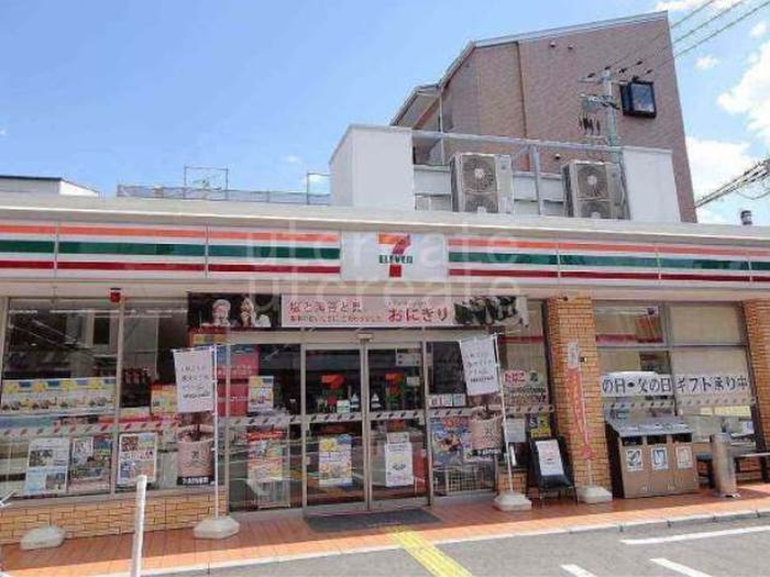 コンビニ　セブンイレブン（コンビニ）まで71m