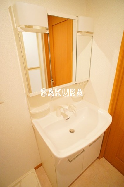 洗面設備　身支度に便利な洗面台です♪