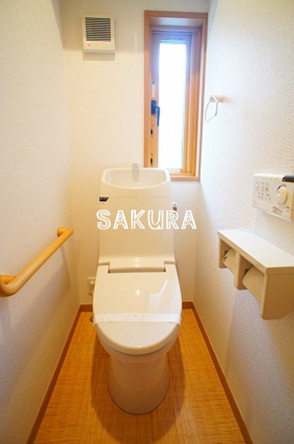 トイレ　嬉しい温水洗浄便座♪