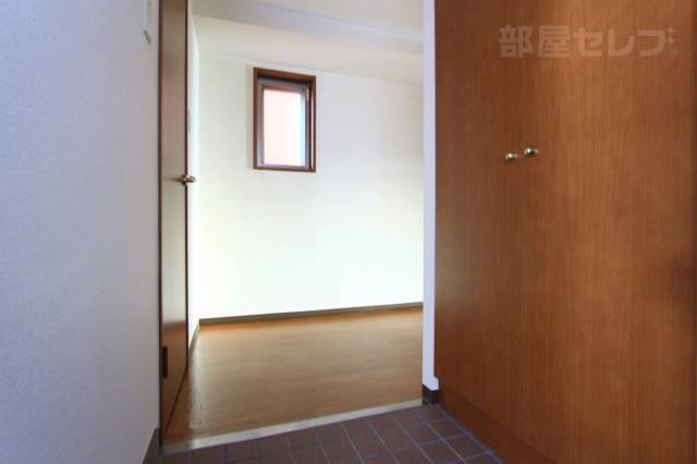 玄関　６０８号室の写真です